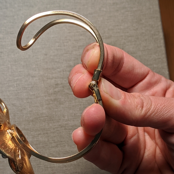 Flower bracelet w/pearls and rhinestones - Picture 4 of 4